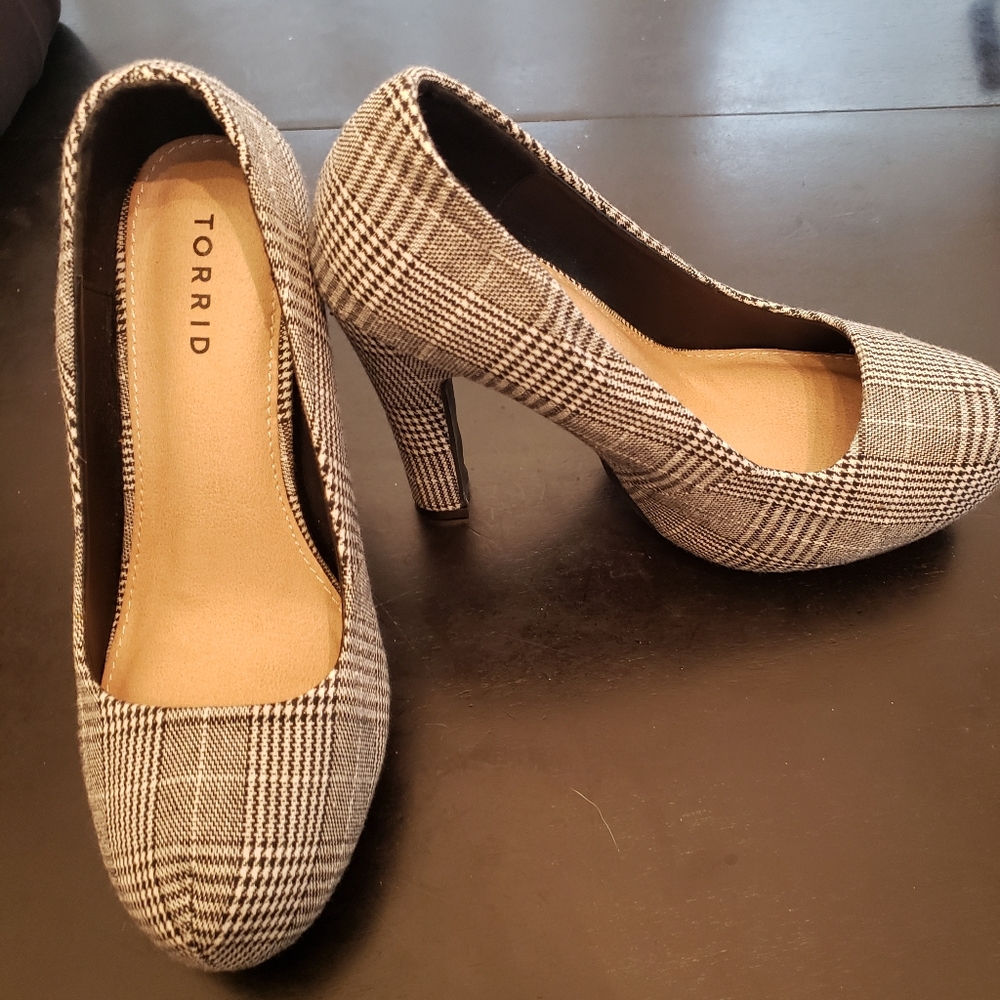 Torrid plaid pumps size 8